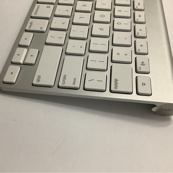 Apple Mac Bluetooth Wireless Silver Slim Magic Keyboard Model A1314 - Picture 3 of 6